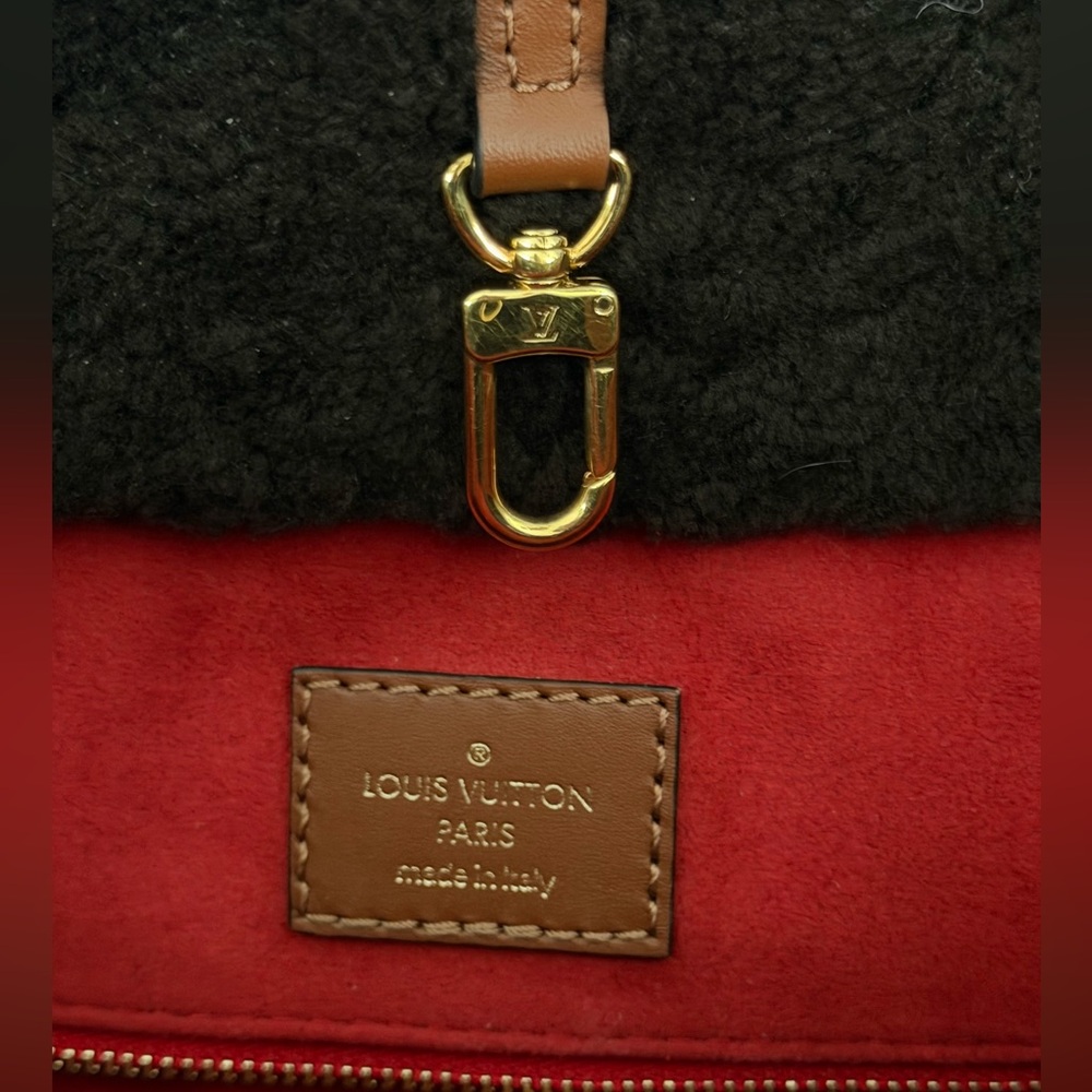 Louis Vuitton Shearling Monogram Giant Teddy Onthego GM Black White EUC w/2 COAs - Picture 9 of 14